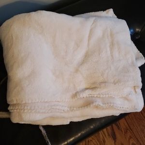 Fuzzy cream blanket/throw